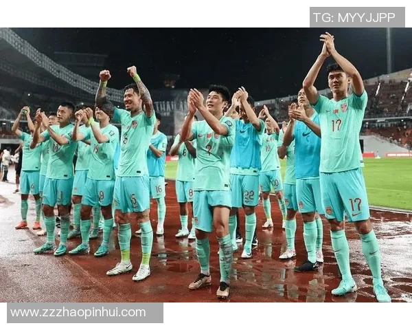 泰国足球明星因伤缺席重要比赛球迷心痛期待早日复出